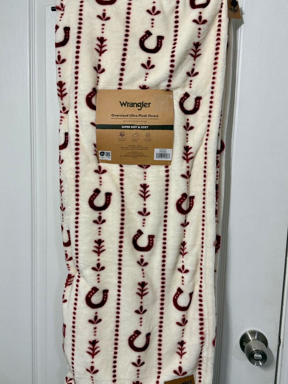 Wrangler Cream and Burgundy Horseshoe Plush Throw